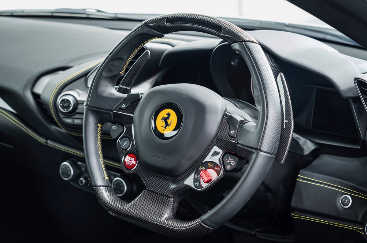 Carbon-fibre driver zone with LEDs